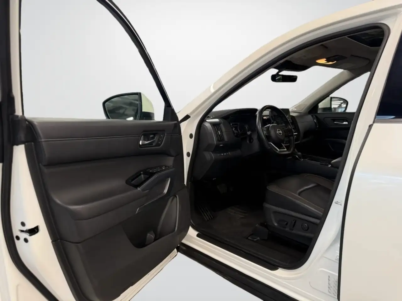 Nissan Pathfinder снимка Nissan Pathfinder