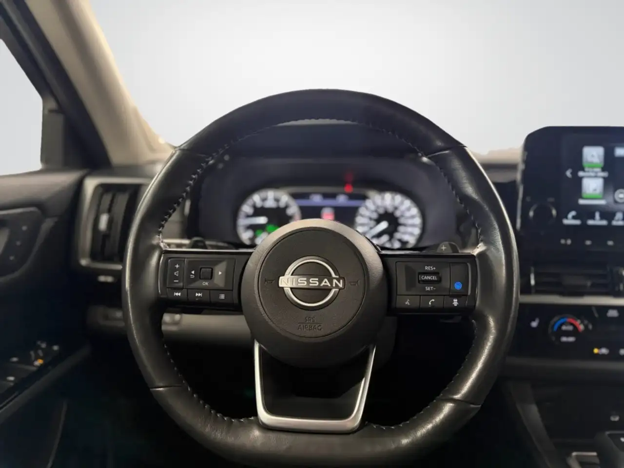 Nissan Pathfinder снимка Nissan Pathfinder