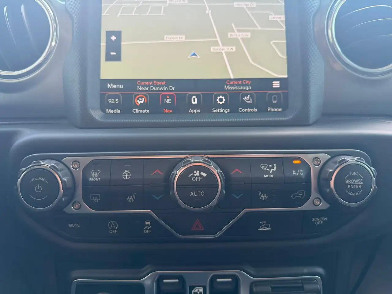 Jeep Gladiator снимка Jeep Gladiator