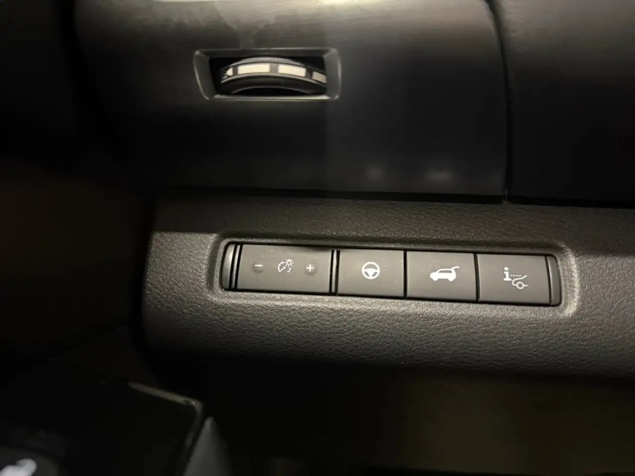 Nissan Pathfinder снимка Nissan Pathfinder