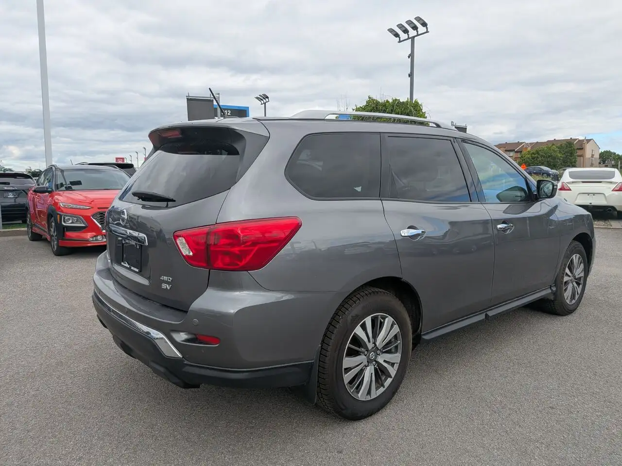 Nissan Pathfinder снимка Nissan Pathfinder