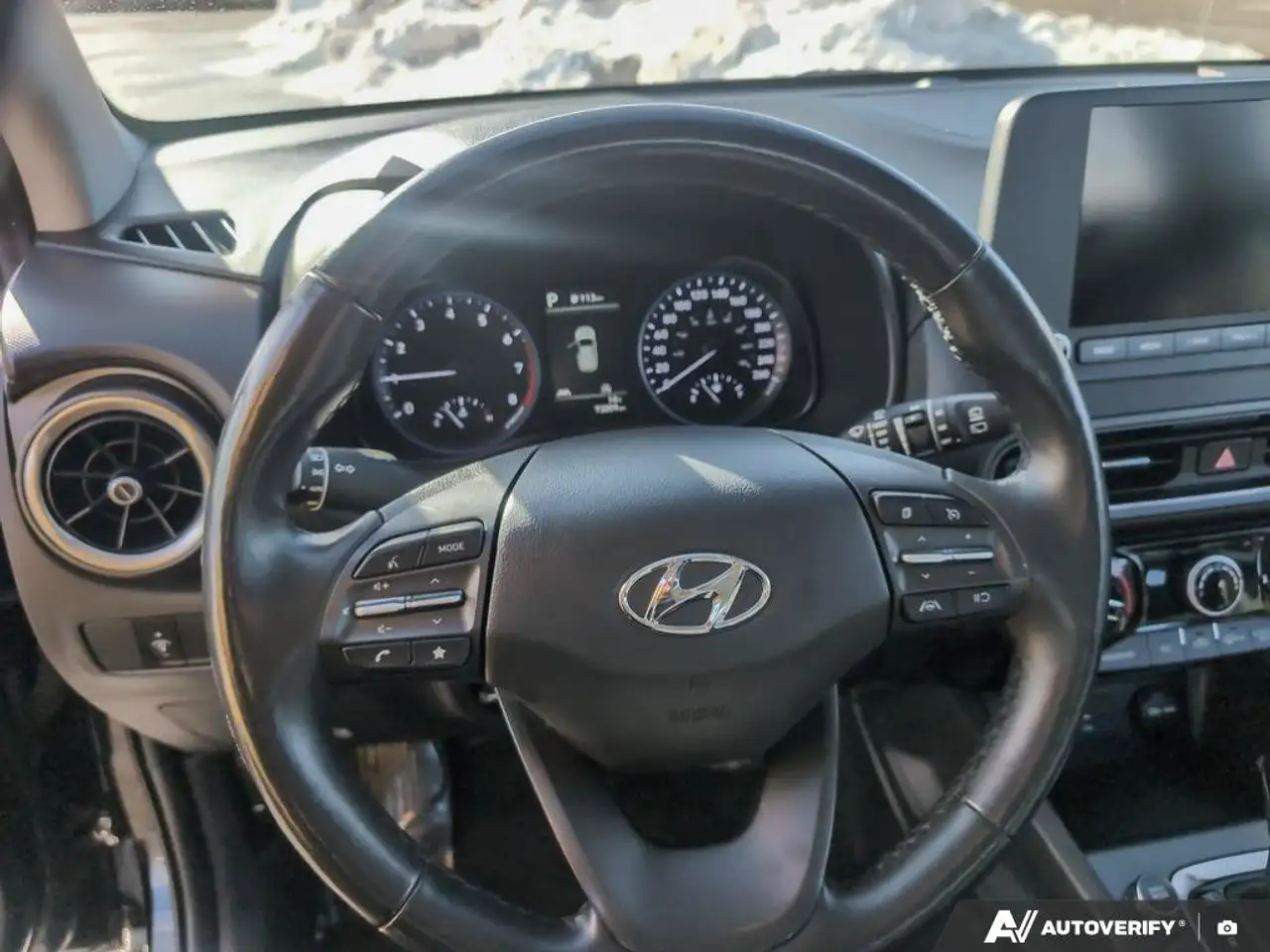 Hyundai KONA снимка Hyundai KONA