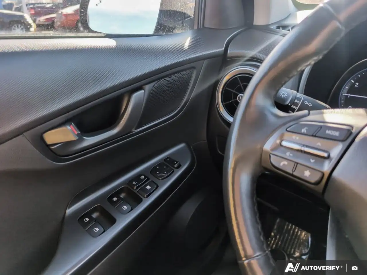 Hyundai KONA снимка Hyundai KONA