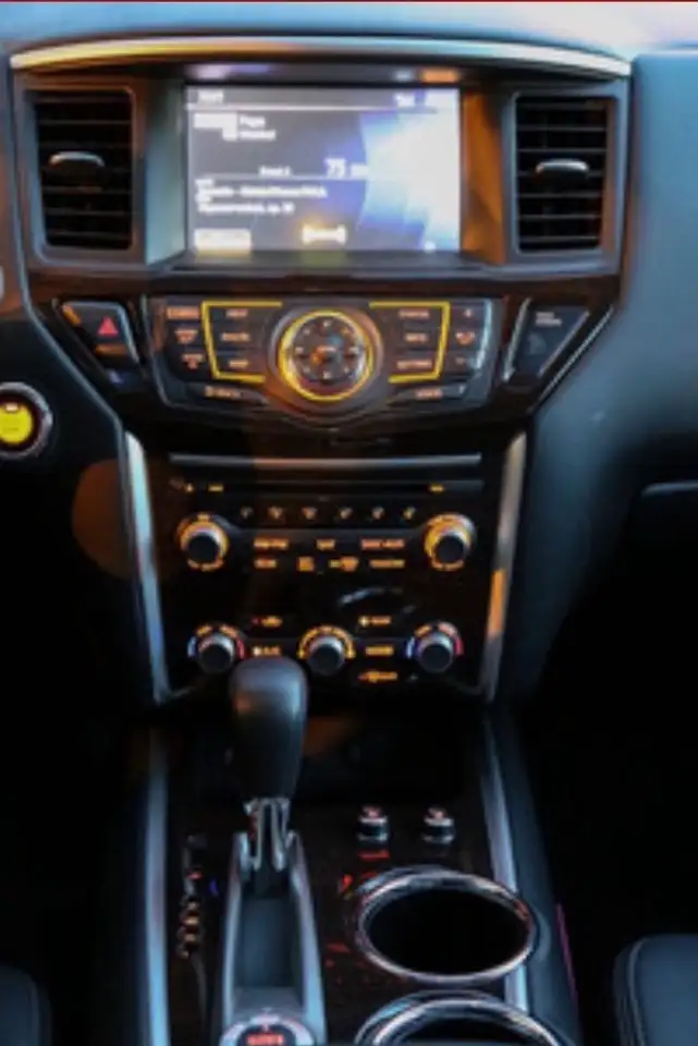 Nissan Pathfinder photo Nissan Pathfinder