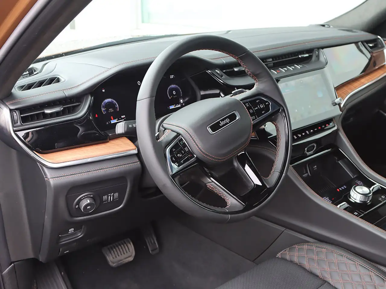 Jeep Grand Cherokee photo Jeep Grand Cherokee