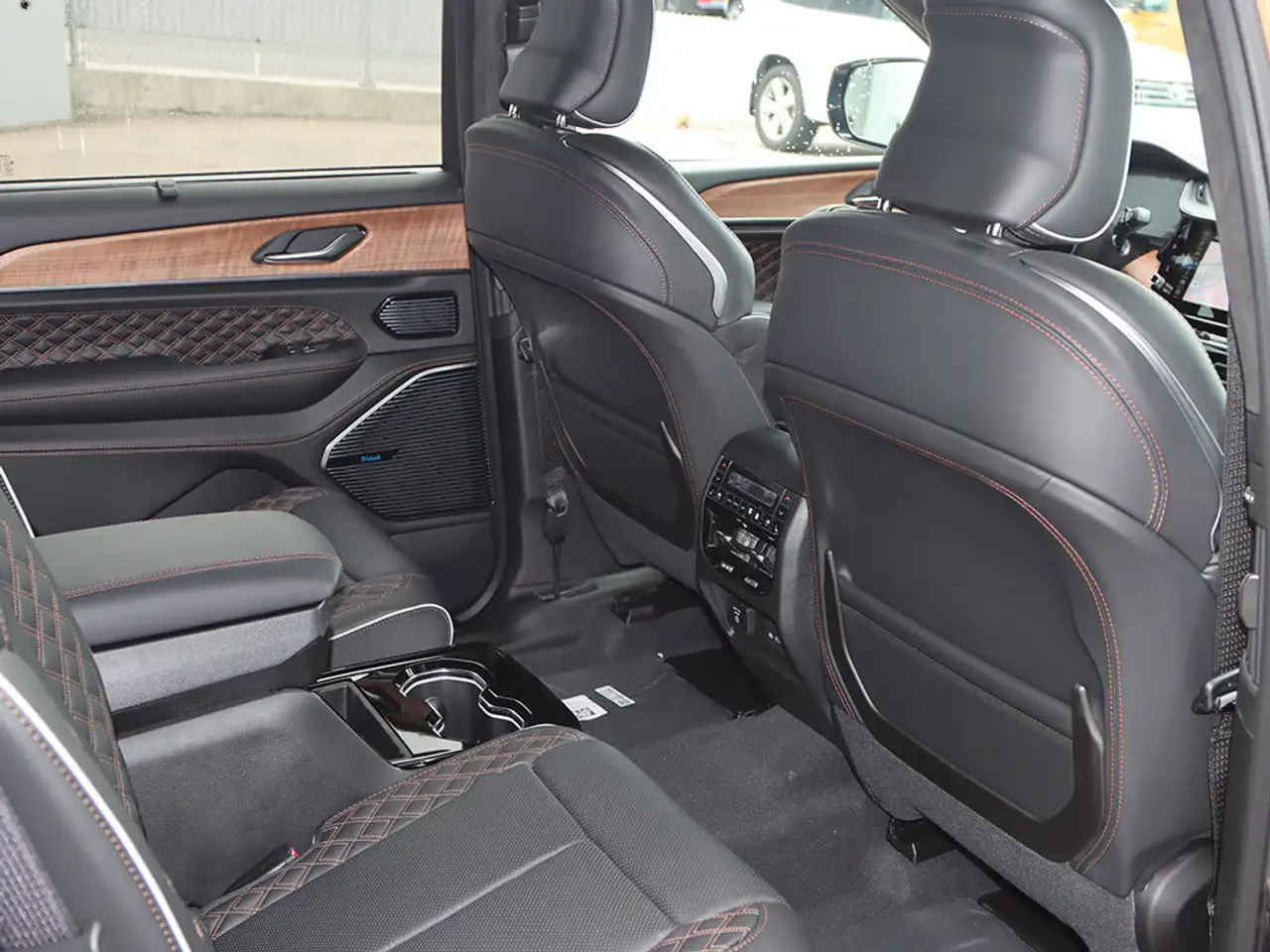 Jeep Grand Cherokee photo Jeep Grand Cherokee