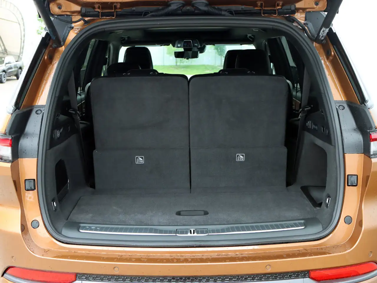 Jeep Grand Cherokee photo Jeep Grand Cherokee