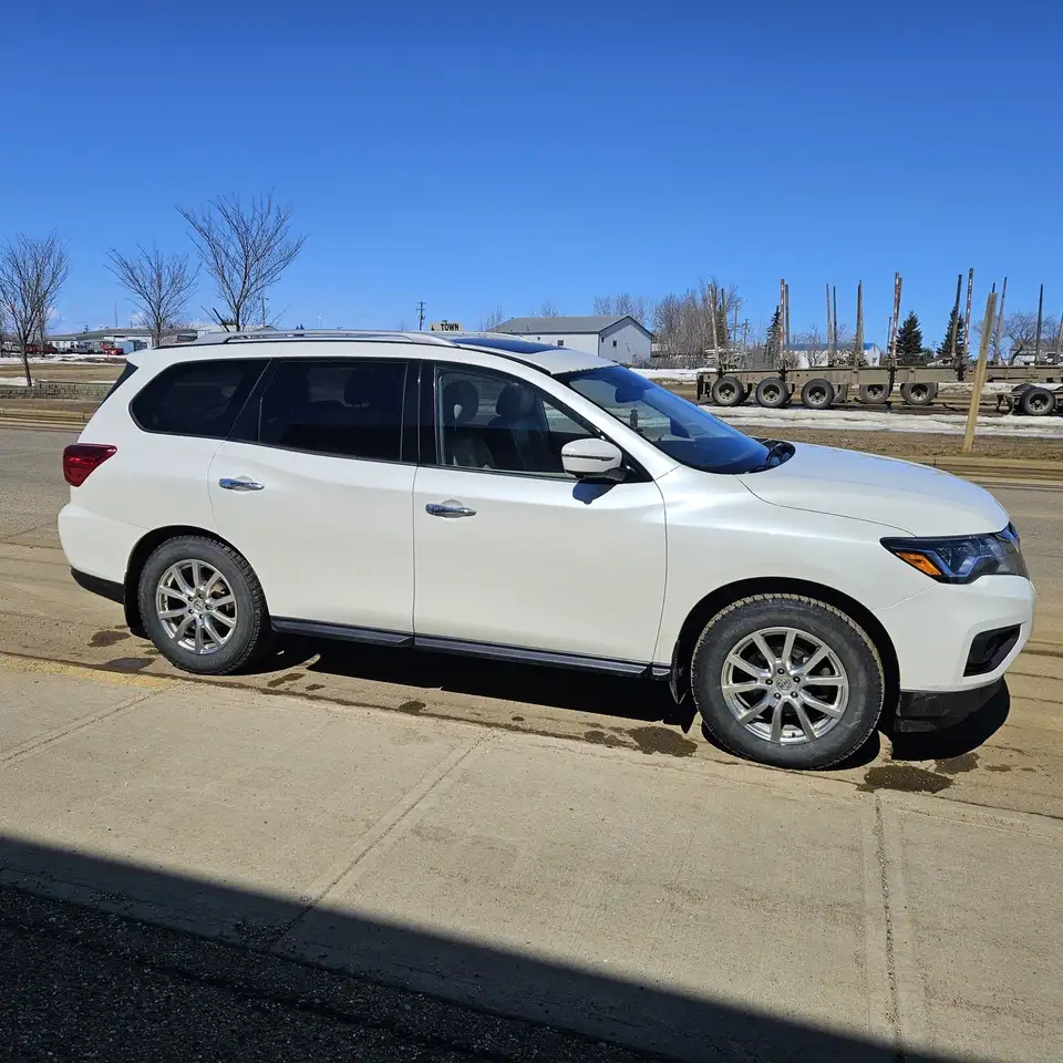 Nissan Pathfinder fotografie Nissan Pathfinder