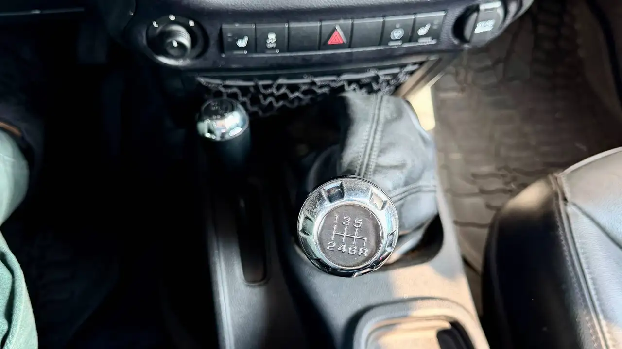 Jeep Wrangler photo Jeep Wrangler