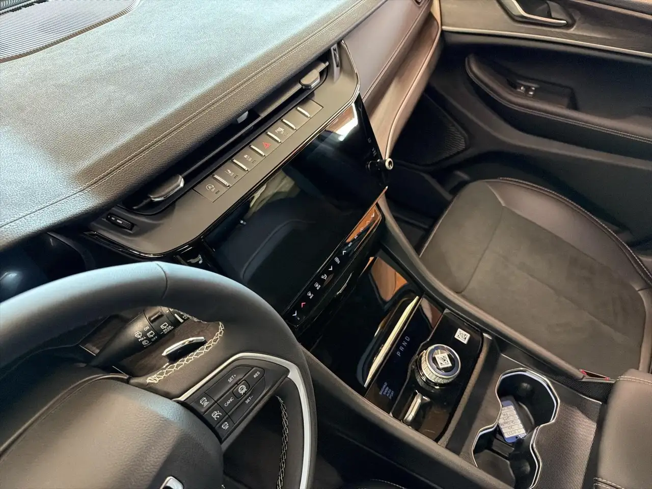 Jeep Grand Cherokee снимка Jeep Grand Cherokee