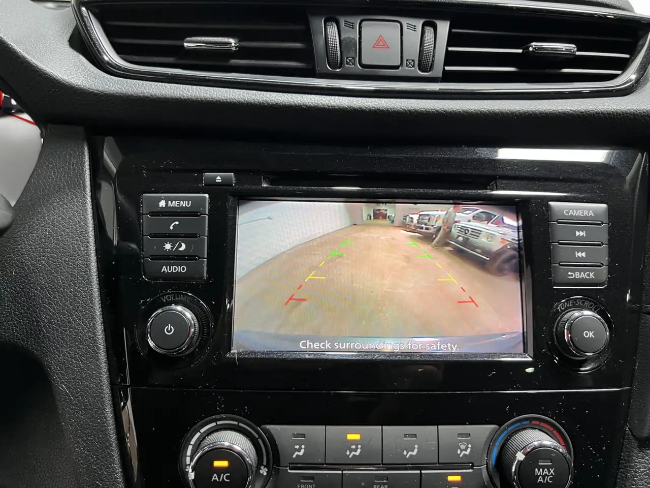 Nissan Rogue снимка Nissan Rogue
