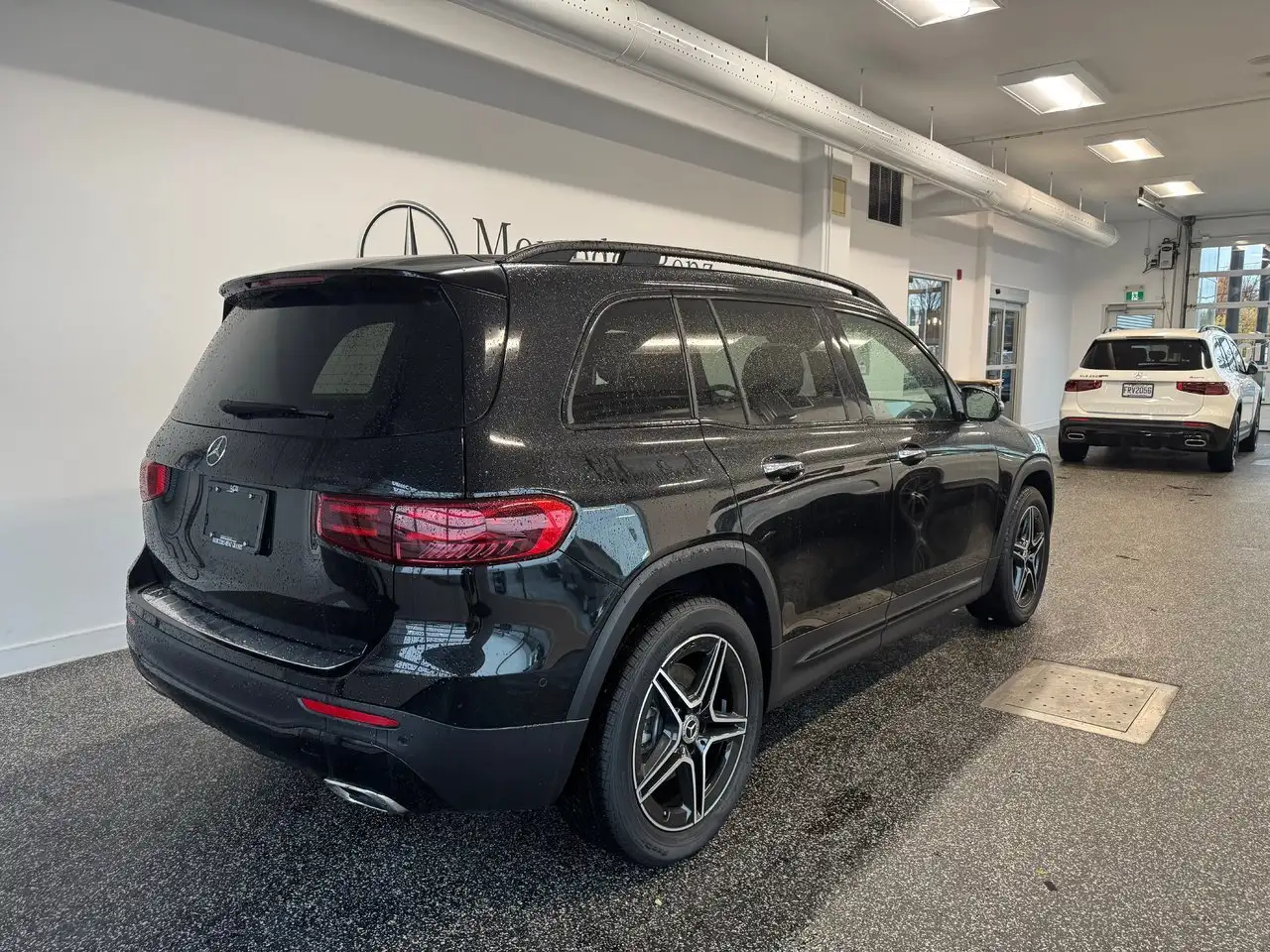 Mercedes-Benz GLB снимка Mercedes-Benz GLB