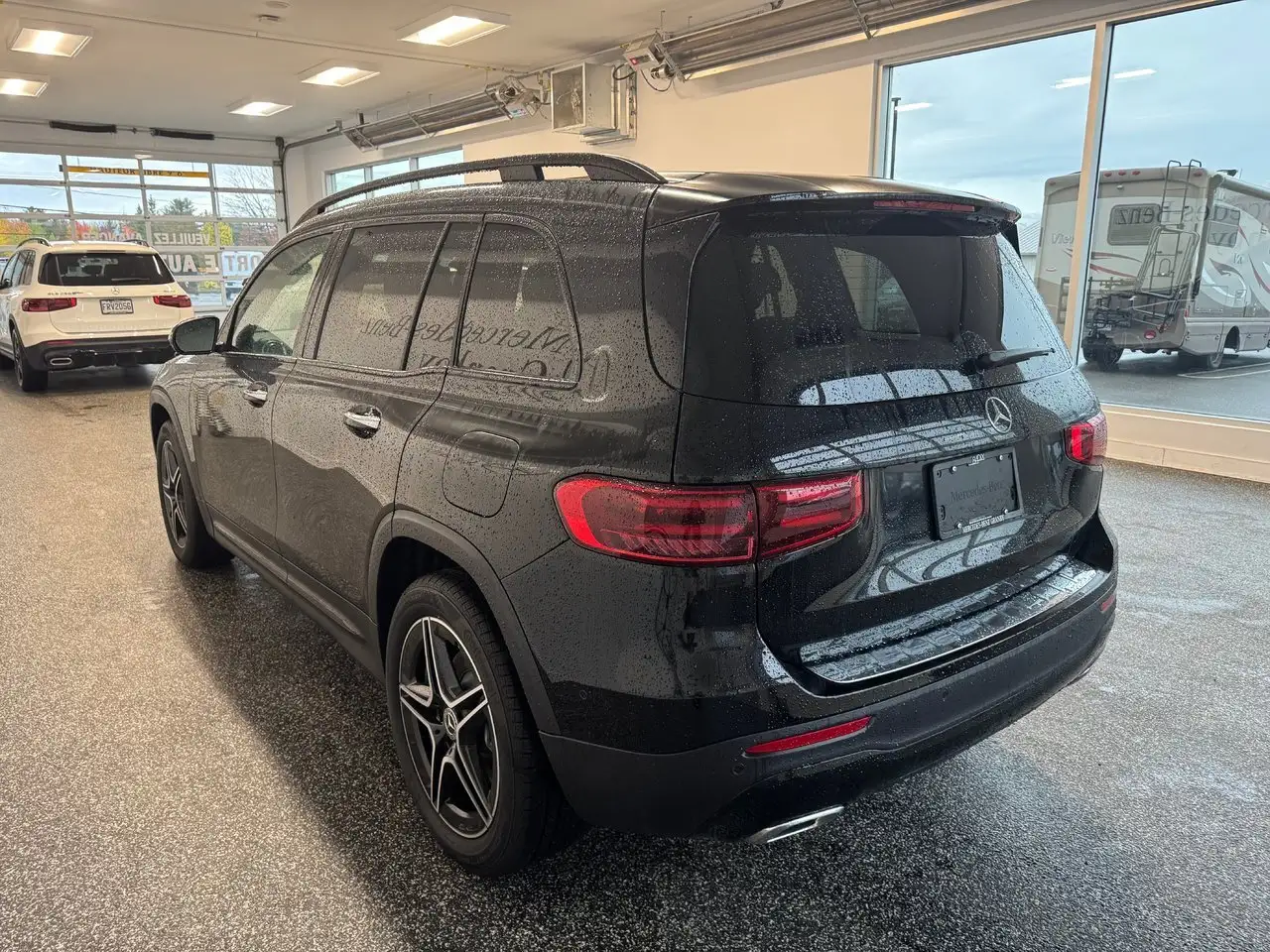 Mercedes-Benz GLB снимка Mercedes-Benz GLB