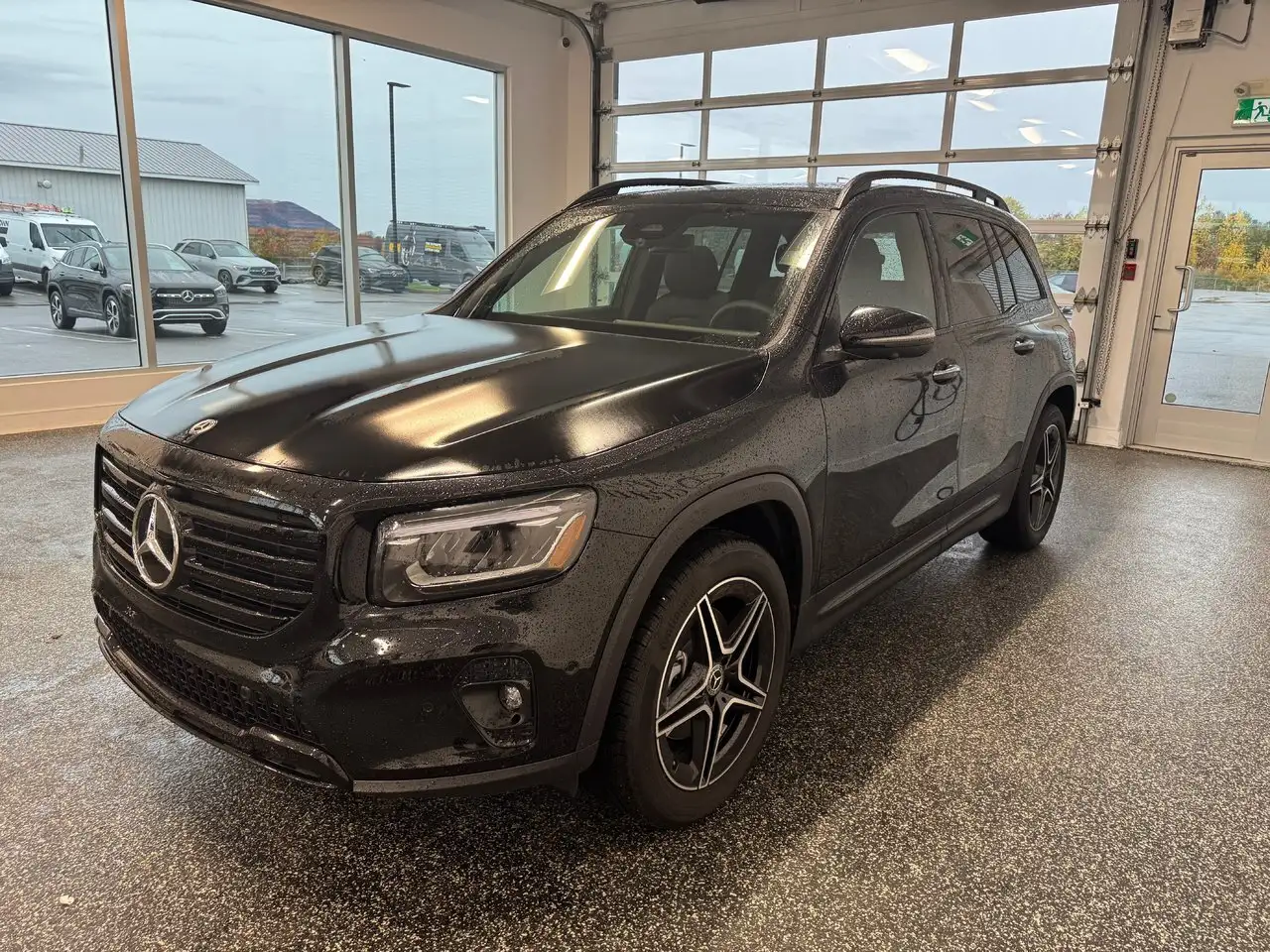 Mercedes-Benz GLB снимка Mercedes-Benz GLB
