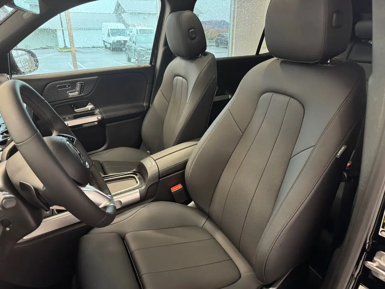 Mercedes-Benz GLB снимка Mercedes-Benz GLB