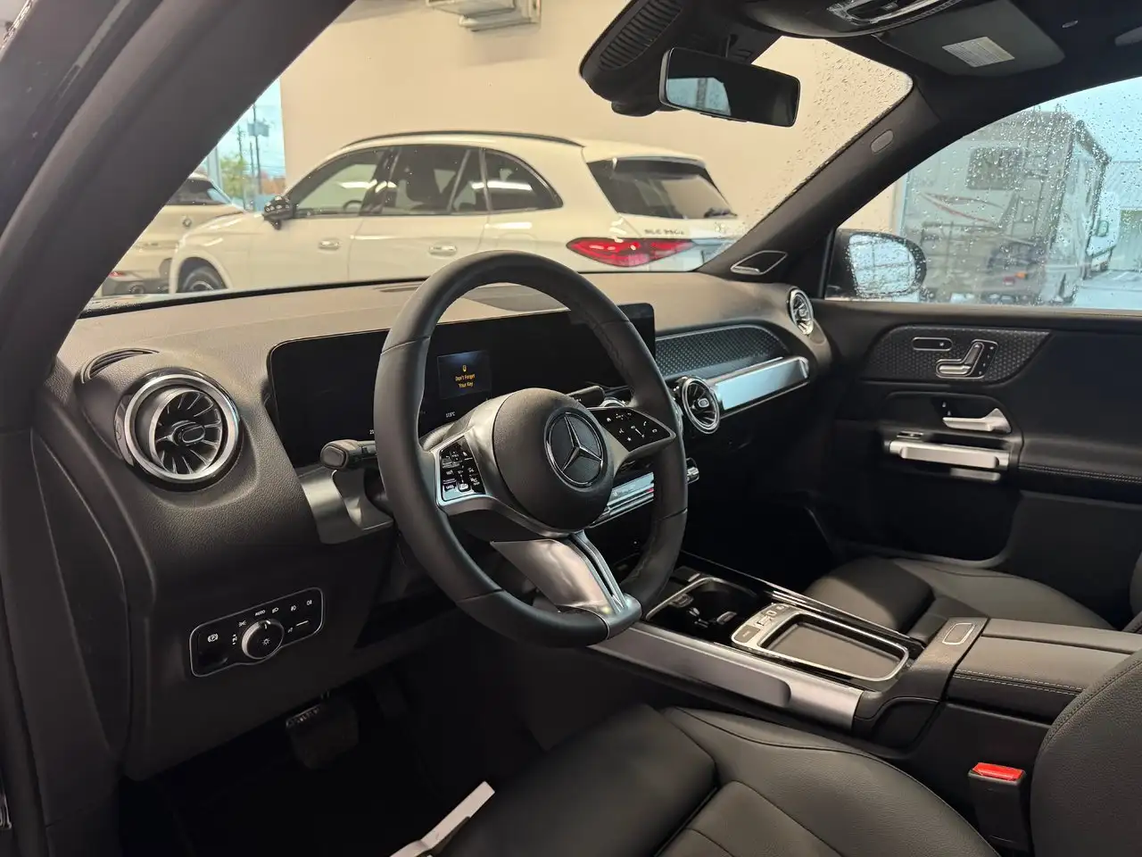 Mercedes-Benz GLB снимка Mercedes-Benz GLB