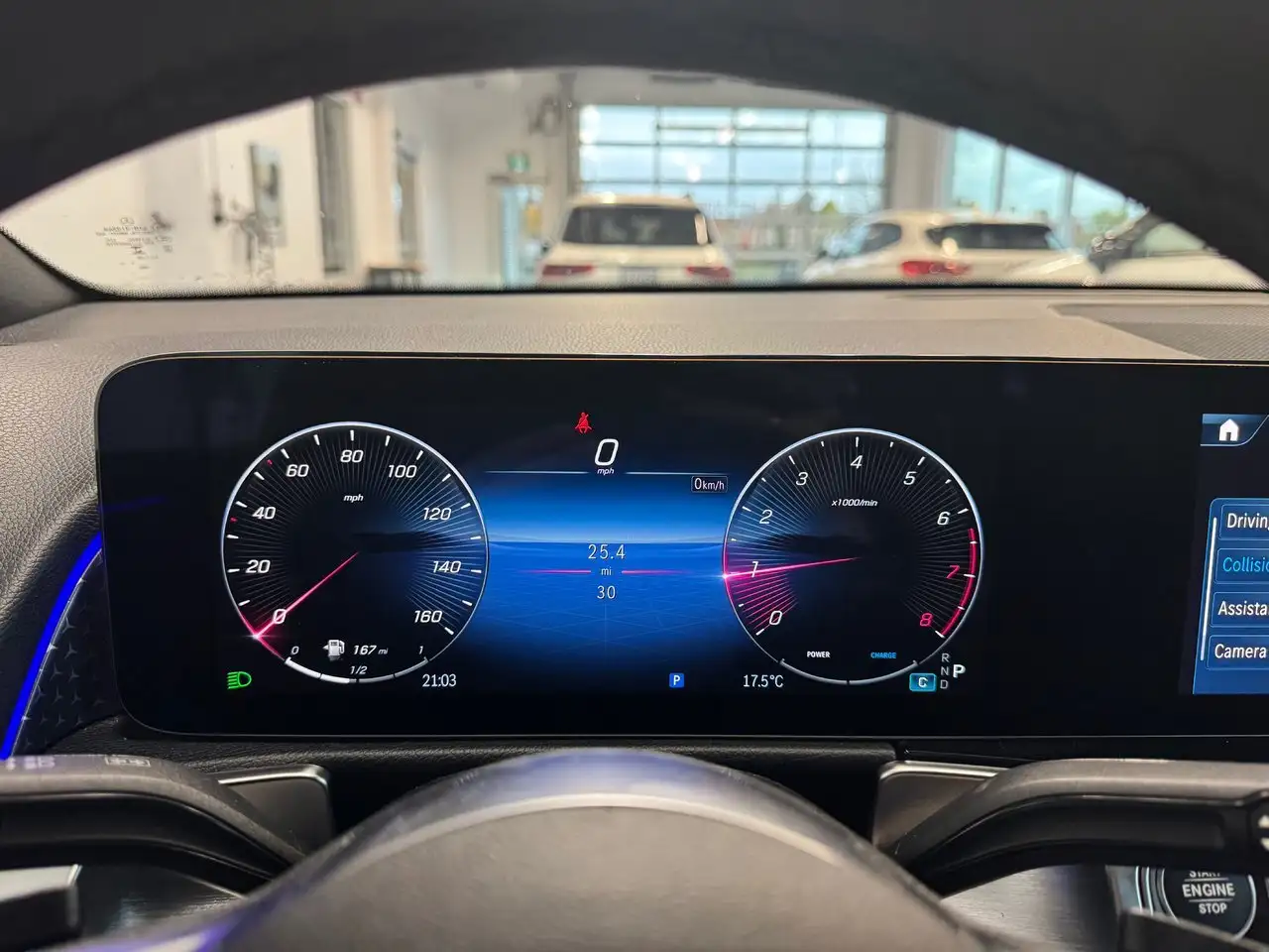 Mercedes-Benz GLB снимка Mercedes-Benz GLB