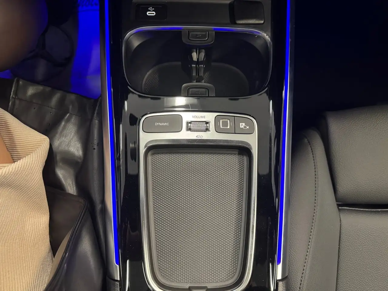 Mercedes-Benz GLB снимка Mercedes-Benz GLB