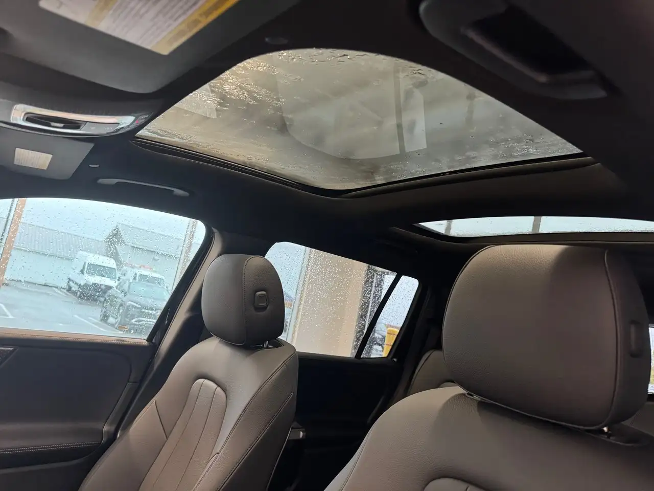 Mercedes-Benz GLB снимка Mercedes-Benz GLB