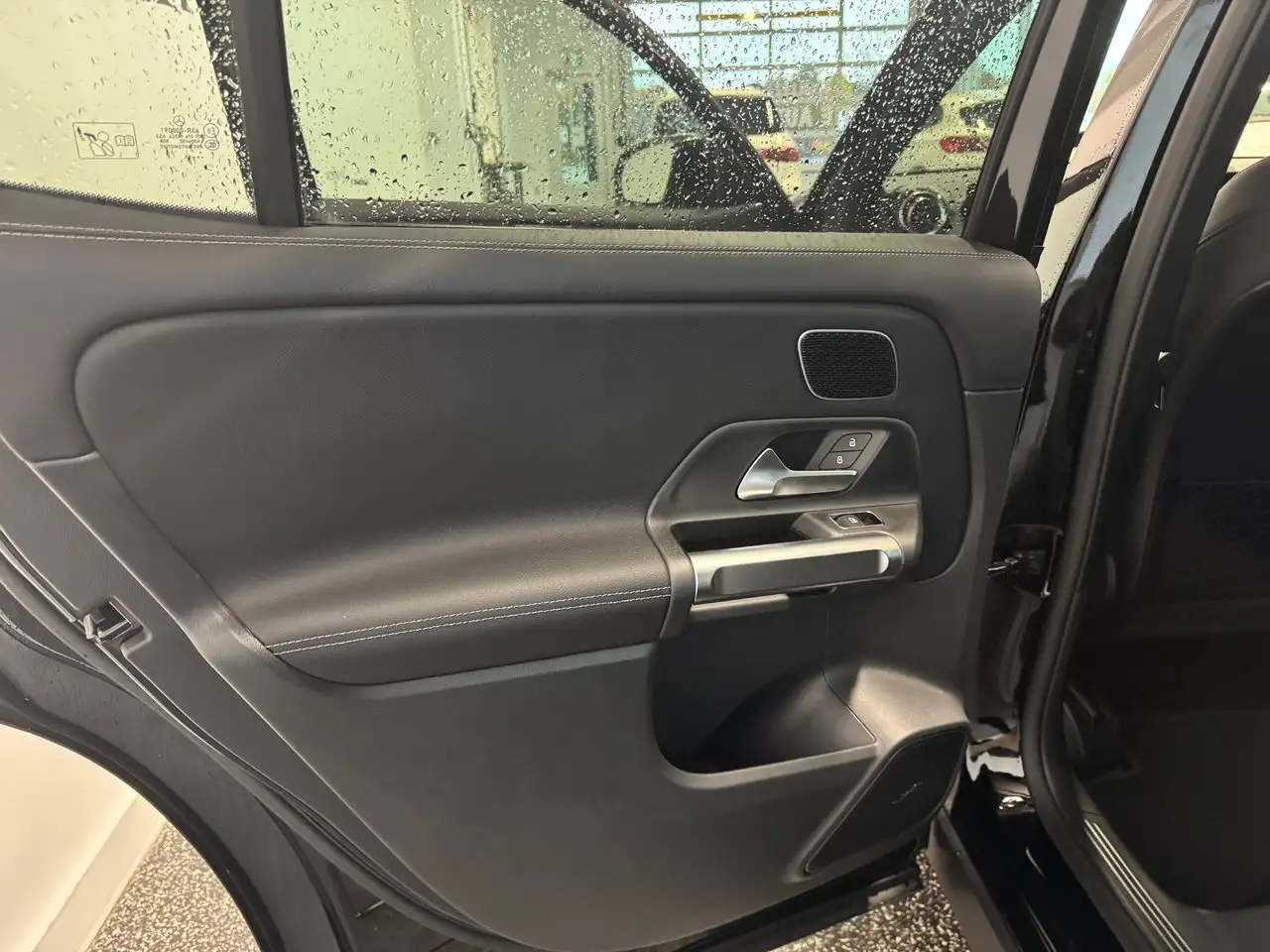 Mercedes-Benz GLB снимка Mercedes-Benz GLB