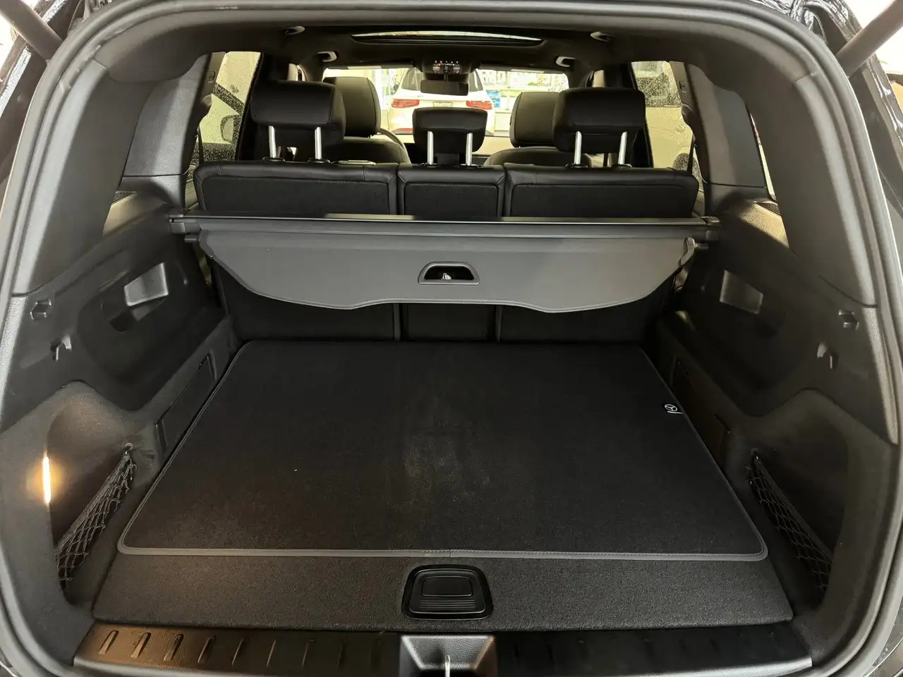 Mercedes-Benz GLB снимка Mercedes-Benz GLB