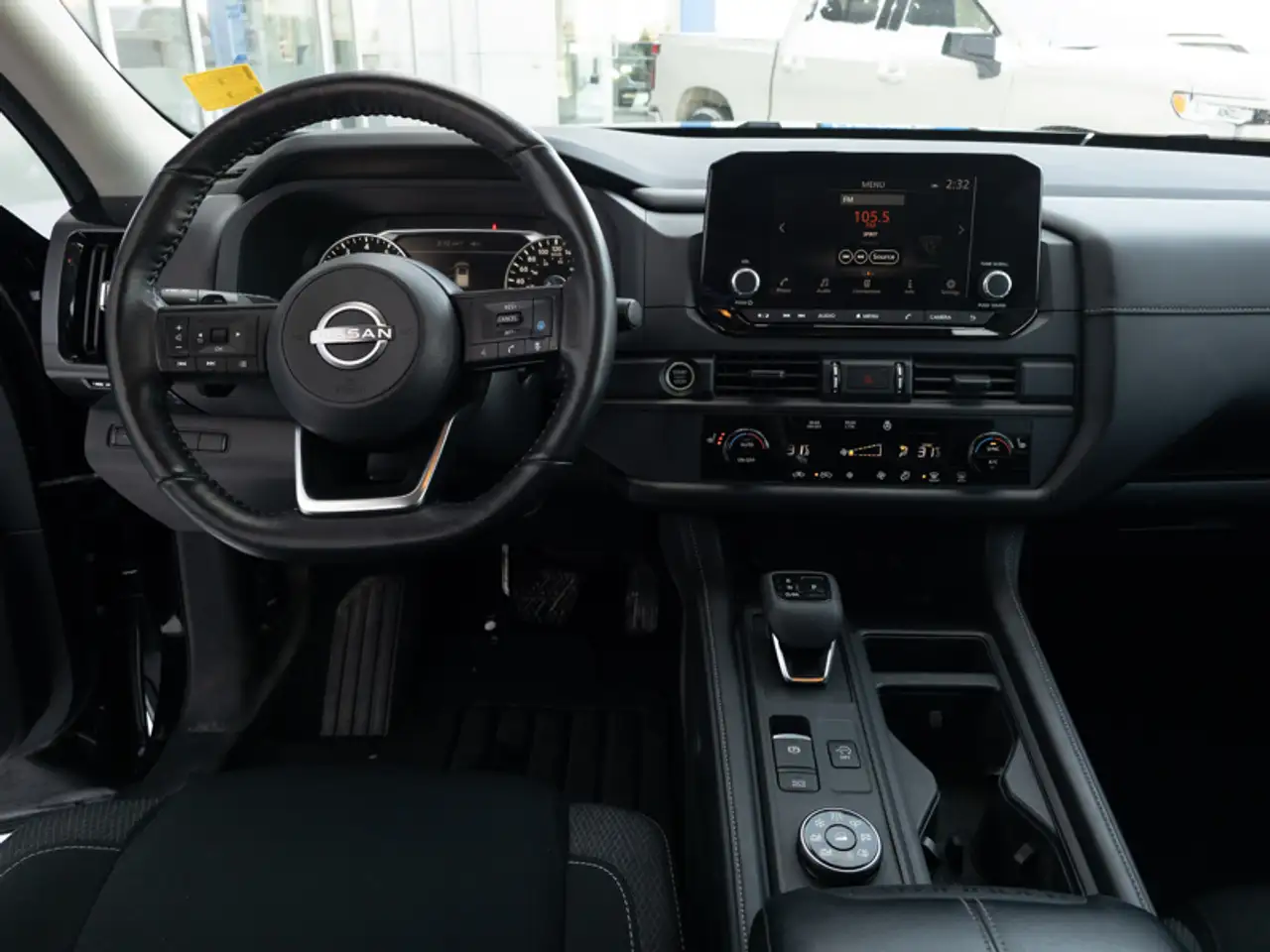 Nissan Pathfinder снимка Nissan Pathfinder