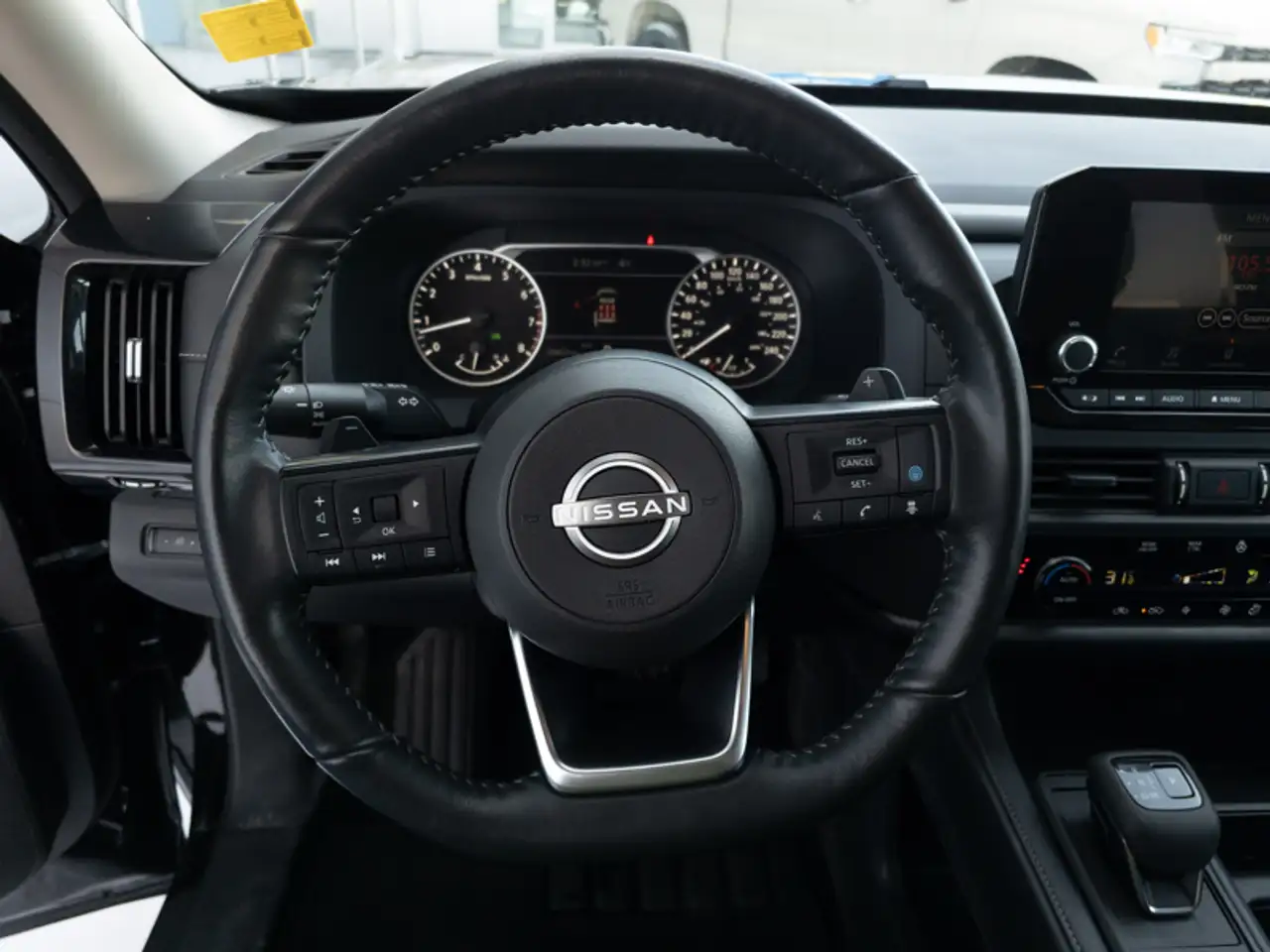 Nissan Pathfinder снимка Nissan Pathfinder