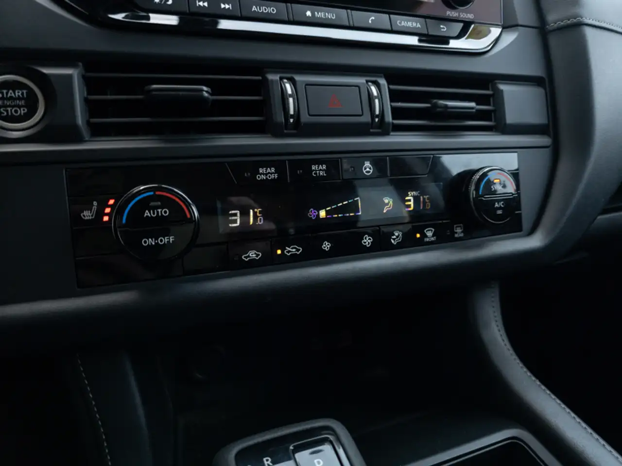 Nissan Pathfinder снимка Nissan Pathfinder