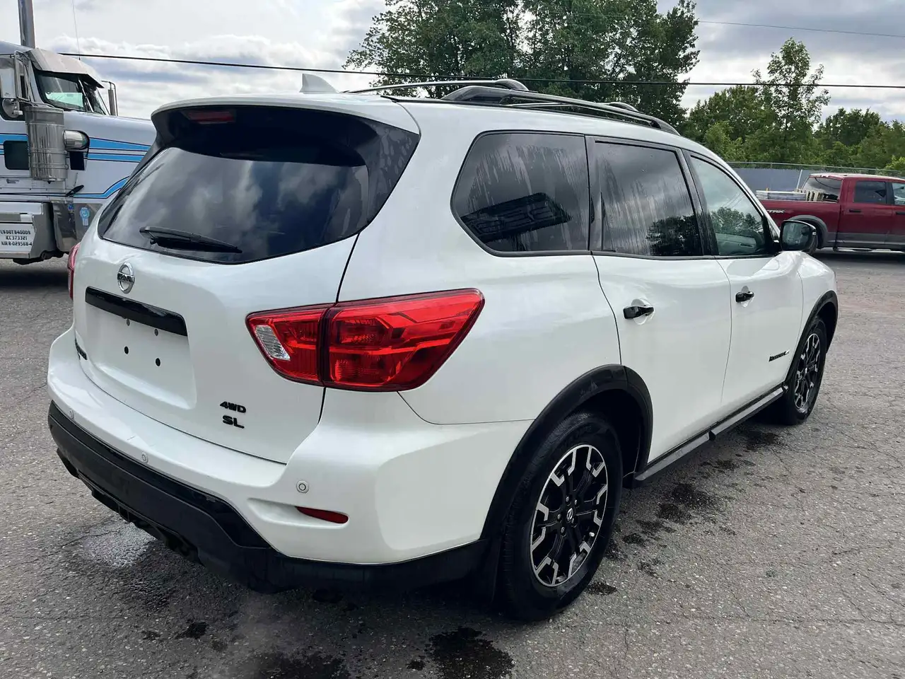 Nissan Pathfinder снимка Nissan Pathfinder