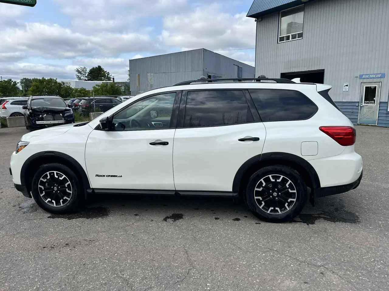 Nissan Pathfinder снимка Nissan Pathfinder