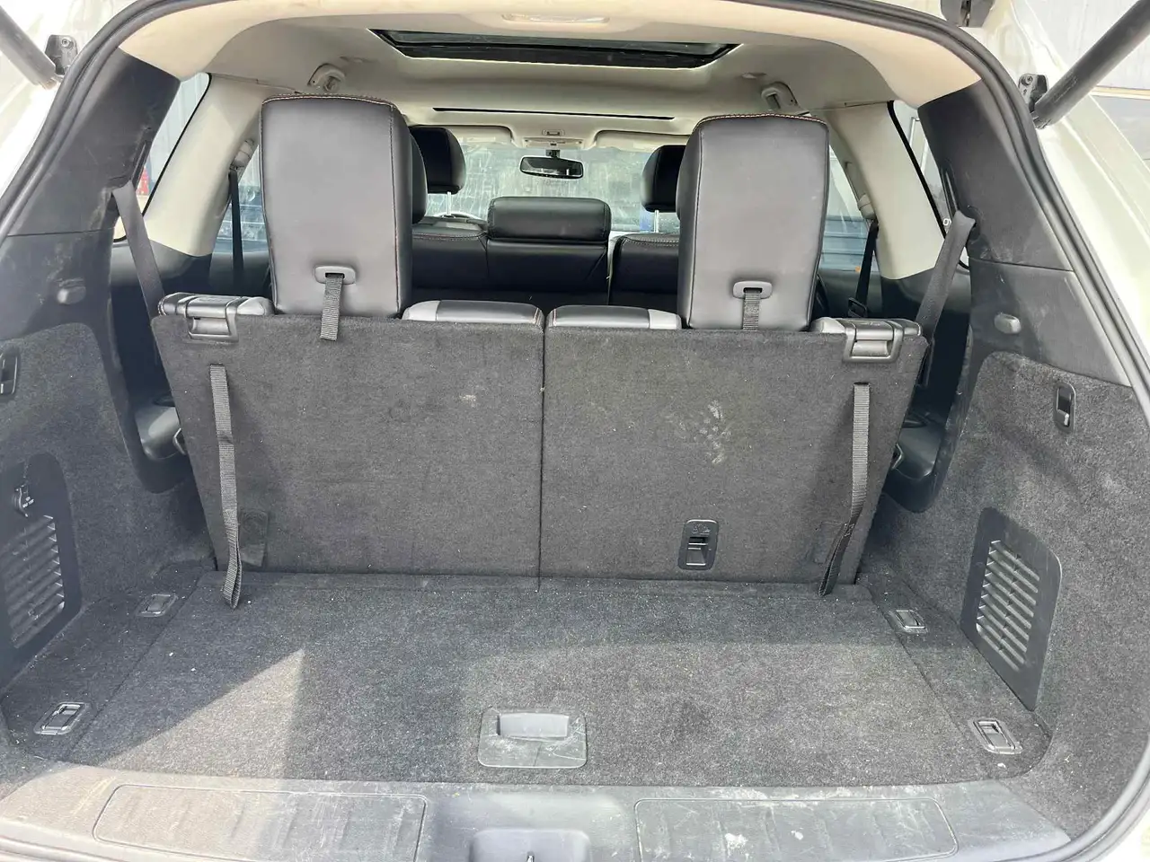 Nissan Pathfinder снимка Nissan Pathfinder
