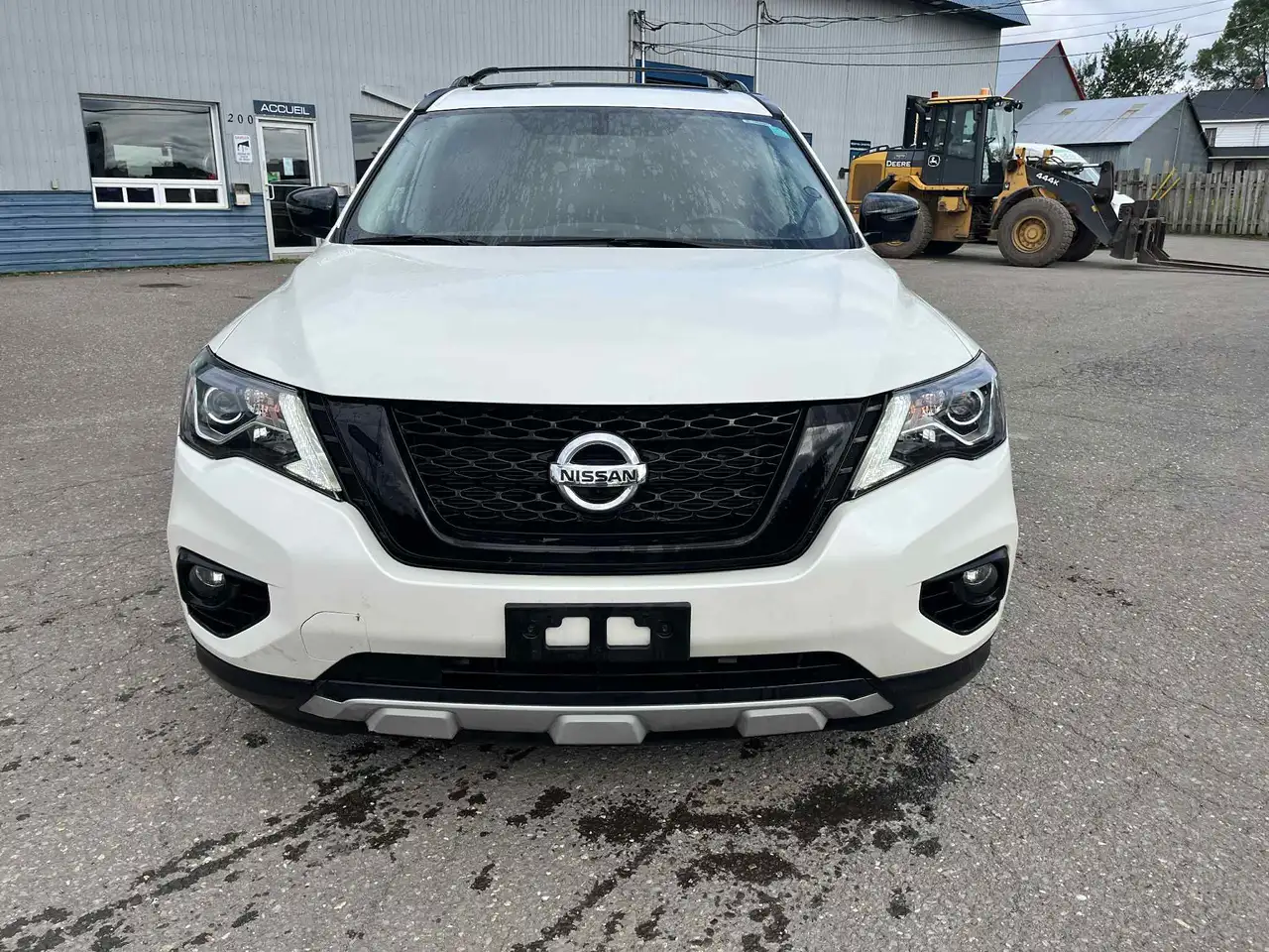Nissan Pathfinder снимка Nissan Pathfinder