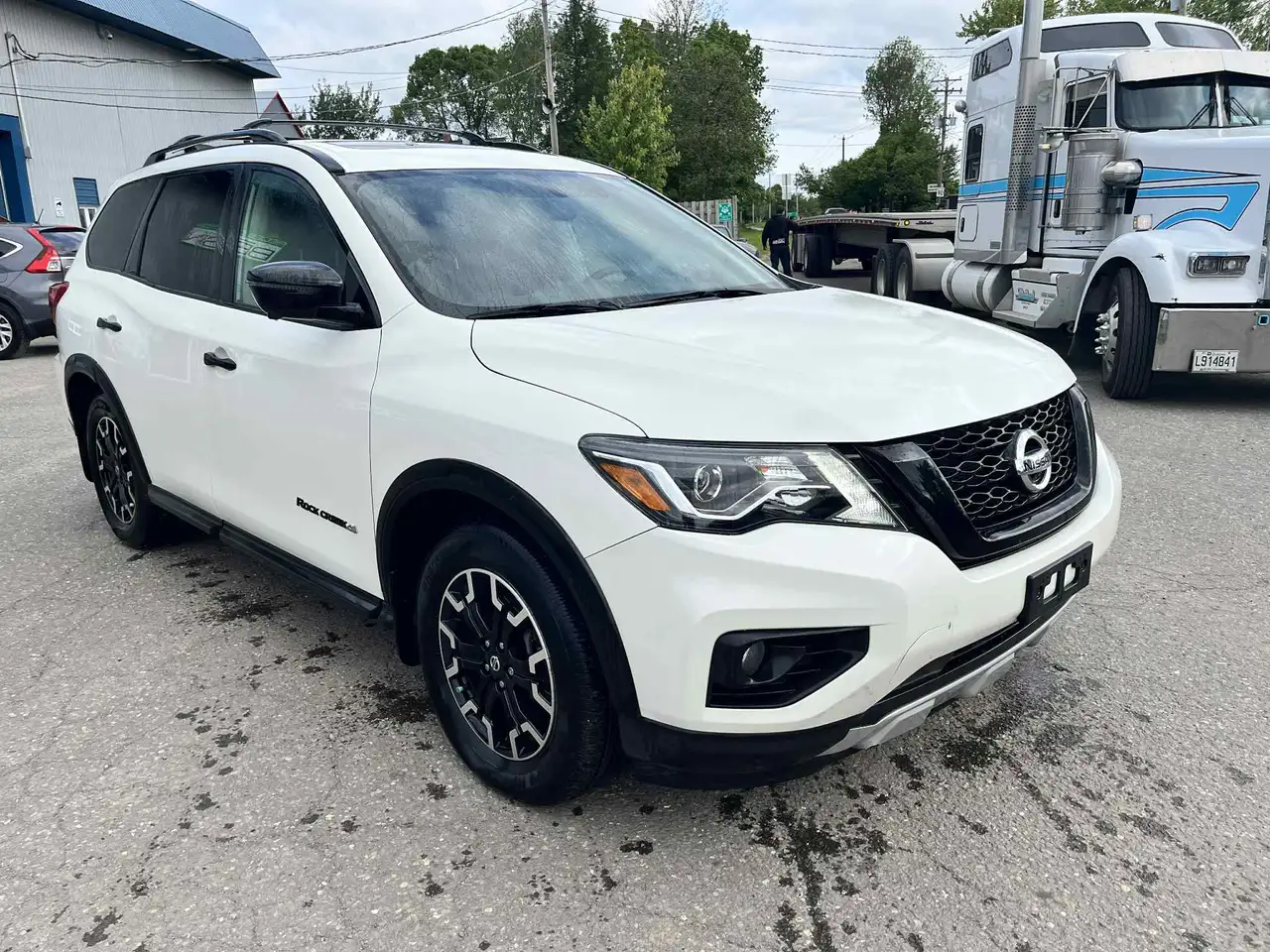 Nissan Pathfinder снимка Nissan Pathfinder