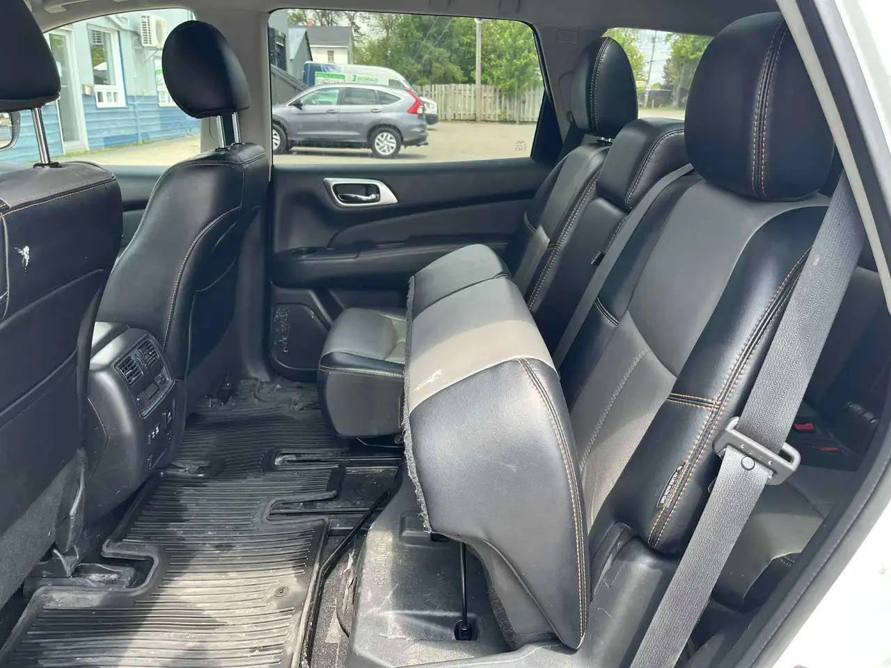 Nissan Pathfinder снимка Nissan Pathfinder