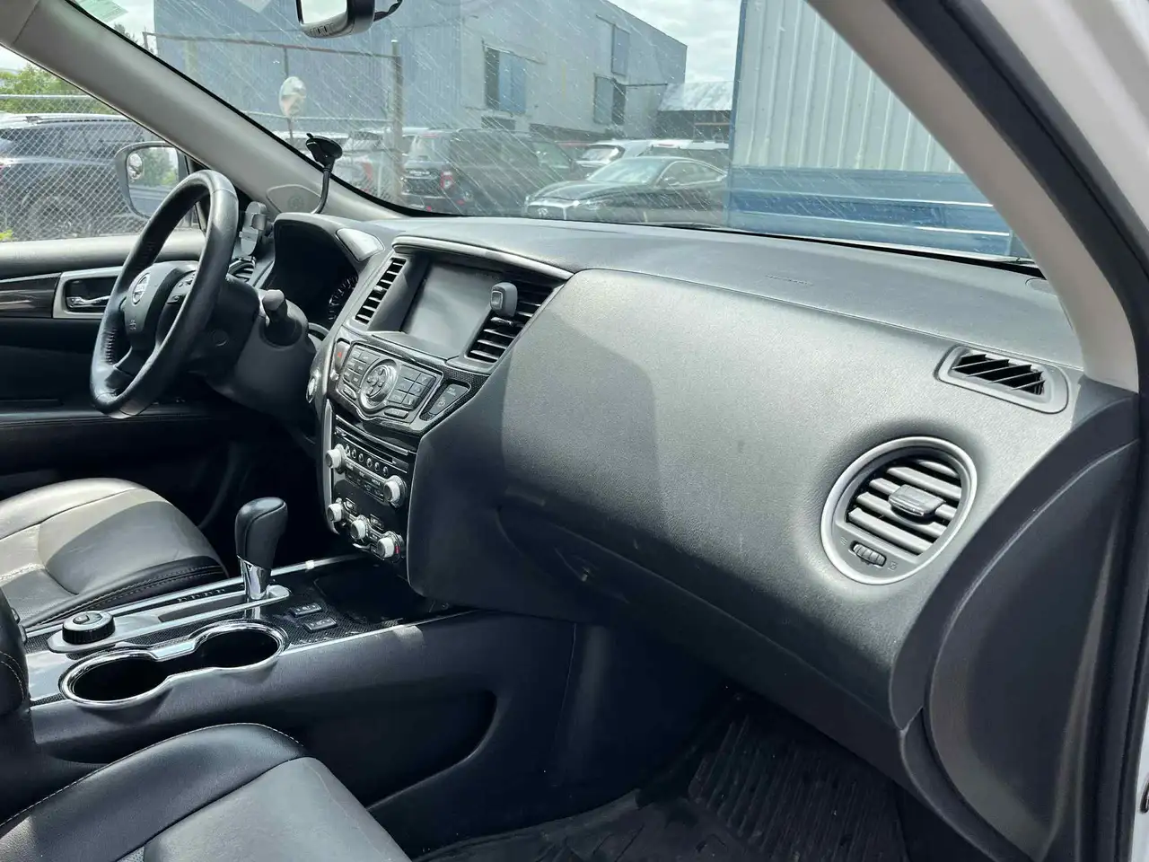 Nissan Pathfinder снимка Nissan Pathfinder
