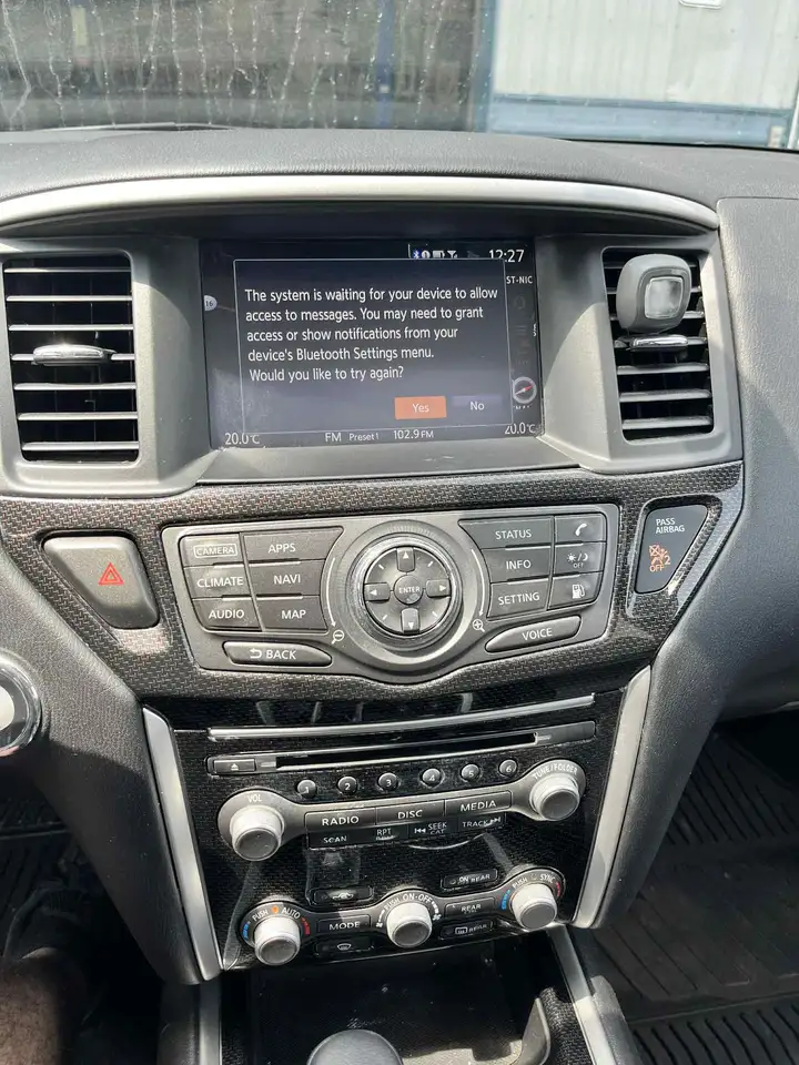 Nissan Pathfinder снимка Nissan Pathfinder