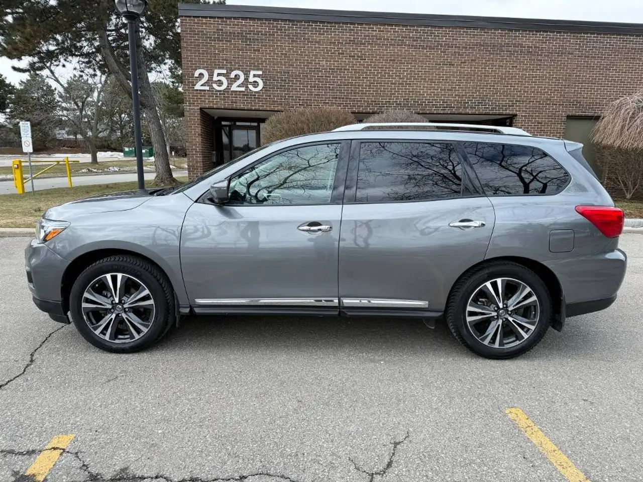 Nissan Pathfinder photo Nissan Pathfinder