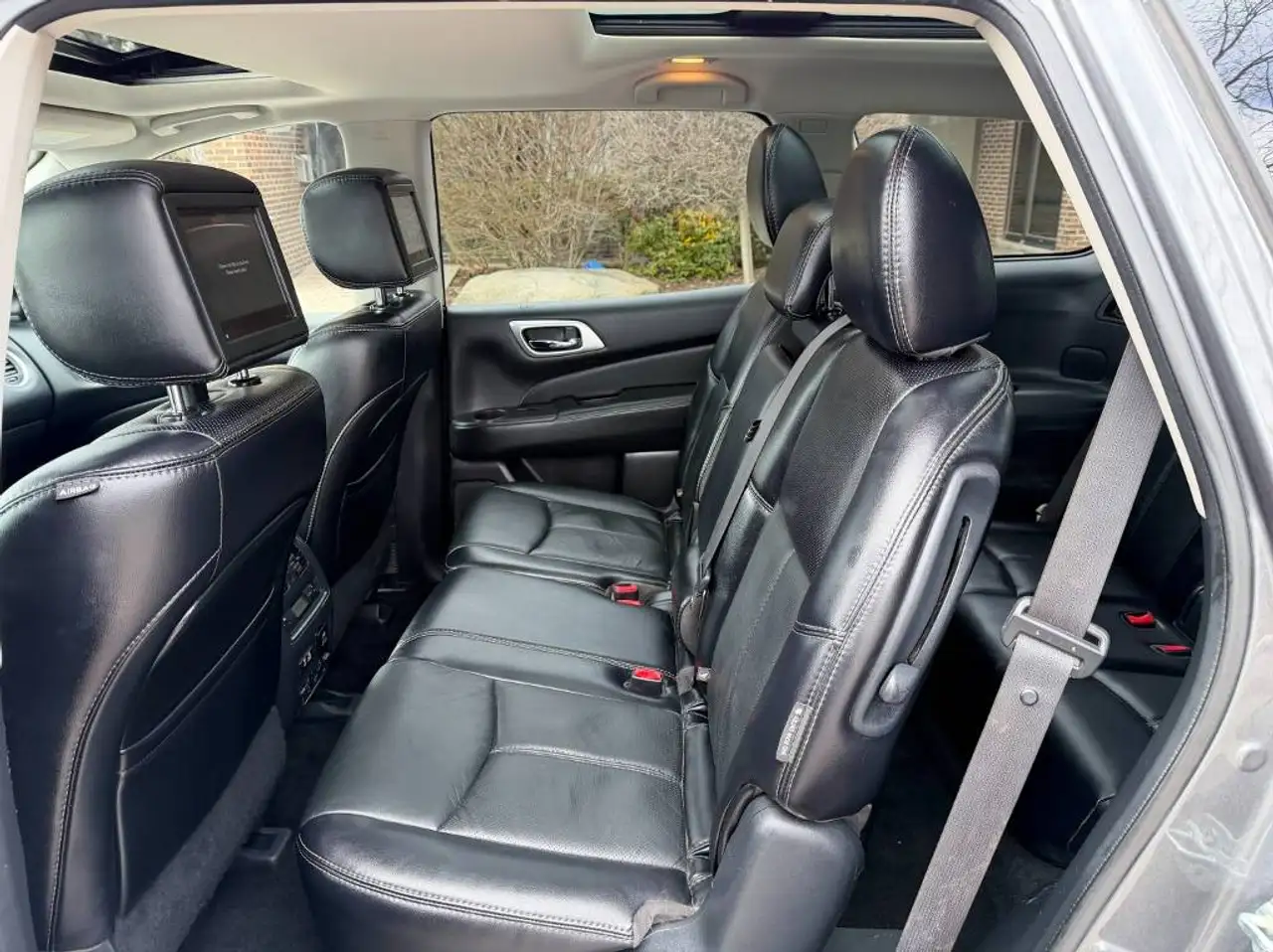 Nissan Pathfinder photo Nissan Pathfinder
