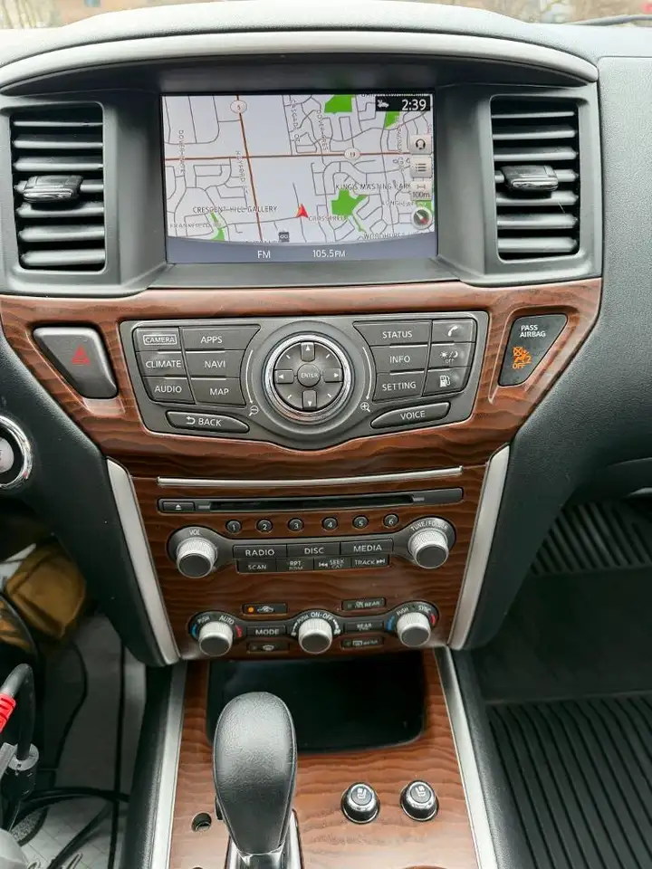 Nissan Pathfinder photo Nissan Pathfinder