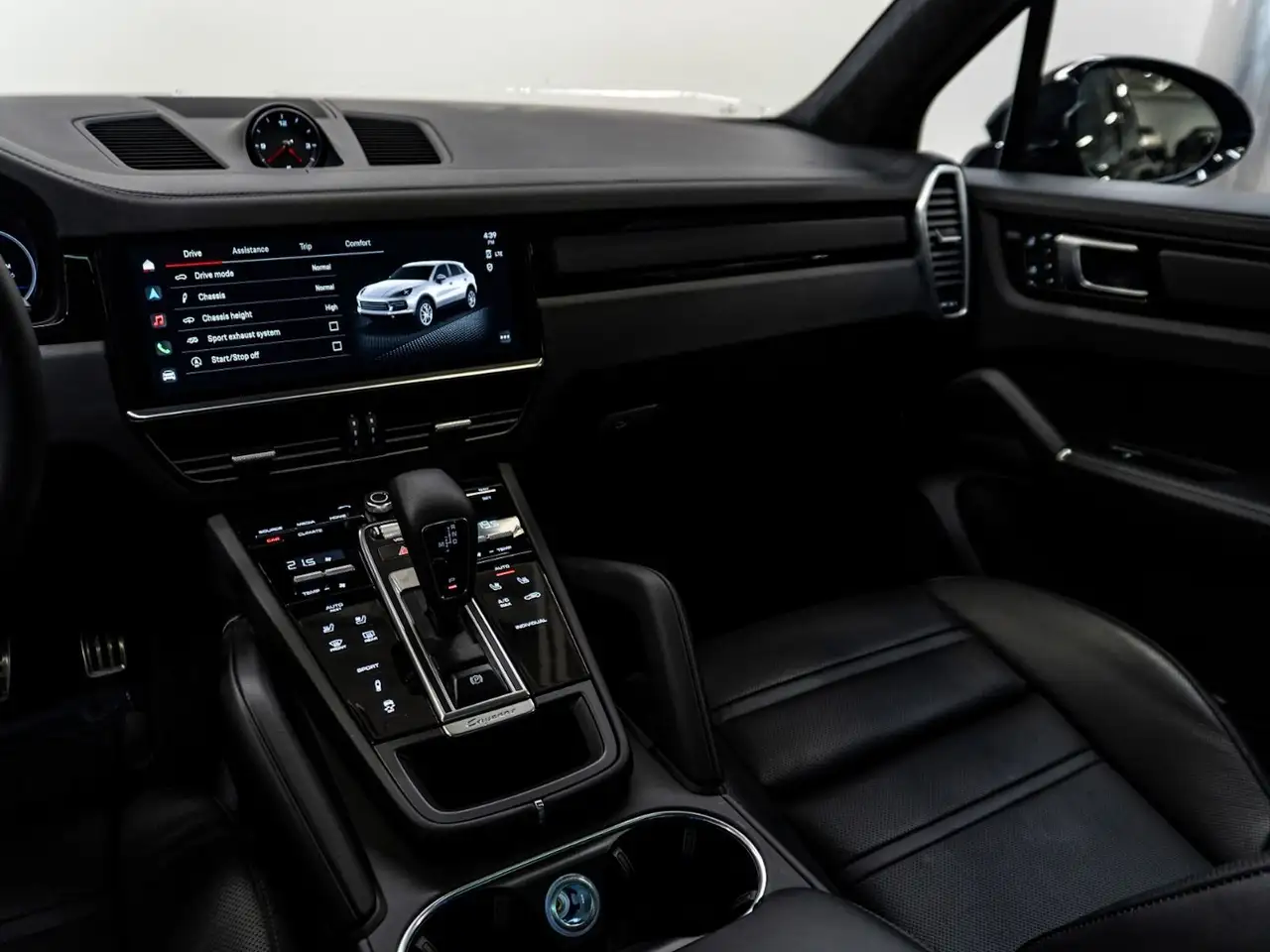 Porsche Cayenne снимка Porsche Cayenne
