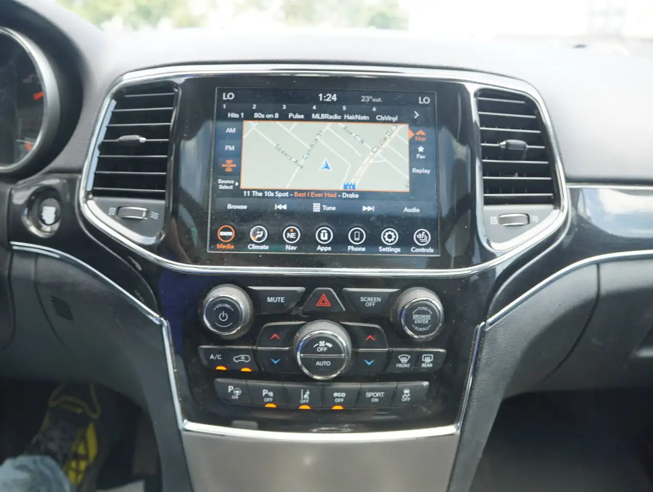 Jeep Grand Cherokee снимка Jeep Grand Cherokee