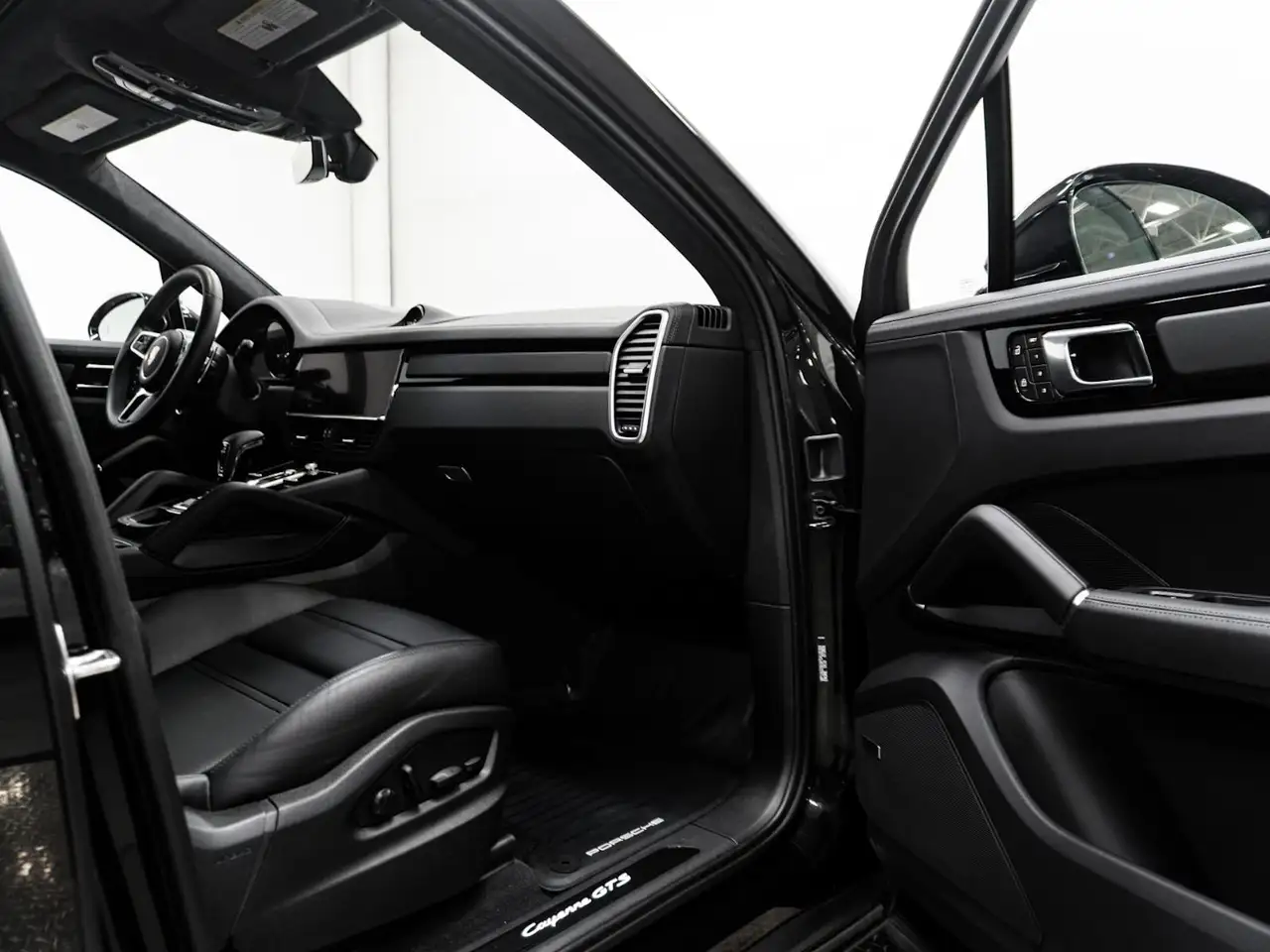 Porsche Cayenne снимка Porsche Cayenne