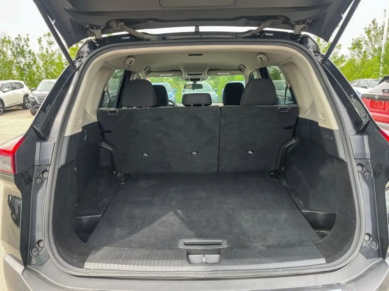 Nissan Rogue снимка Nissan Rogue