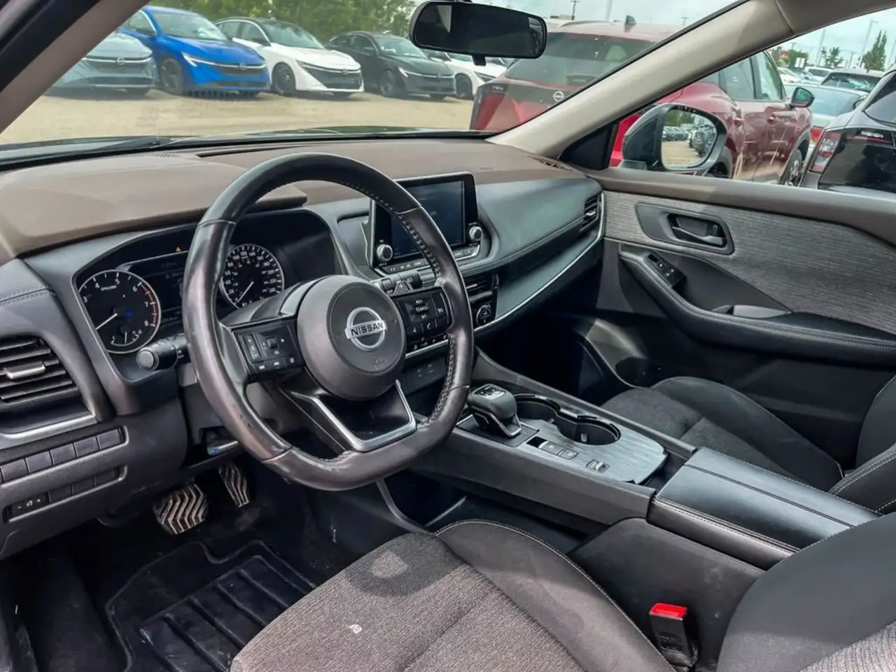 Nissan Rogue снимка Nissan Rogue