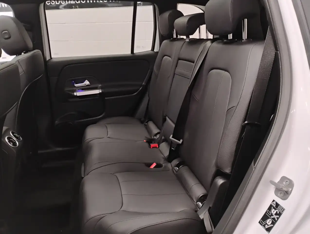 Mercedes-Benz GLB снимка Mercedes-Benz GLB
