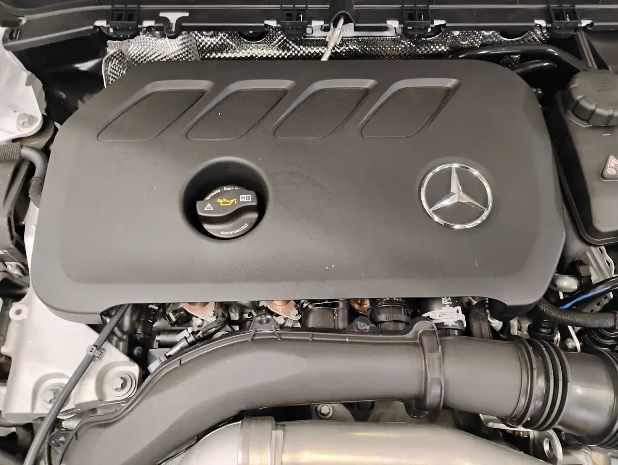 Mercedes-Benz GLB снимка Mercedes-Benz GLB