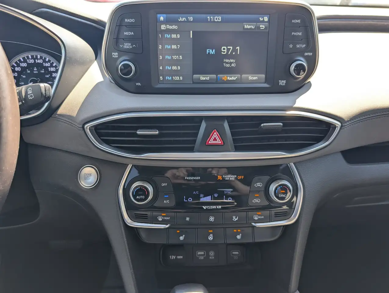 Hyundai SANTA FE photo Hyundai SANTA FE
