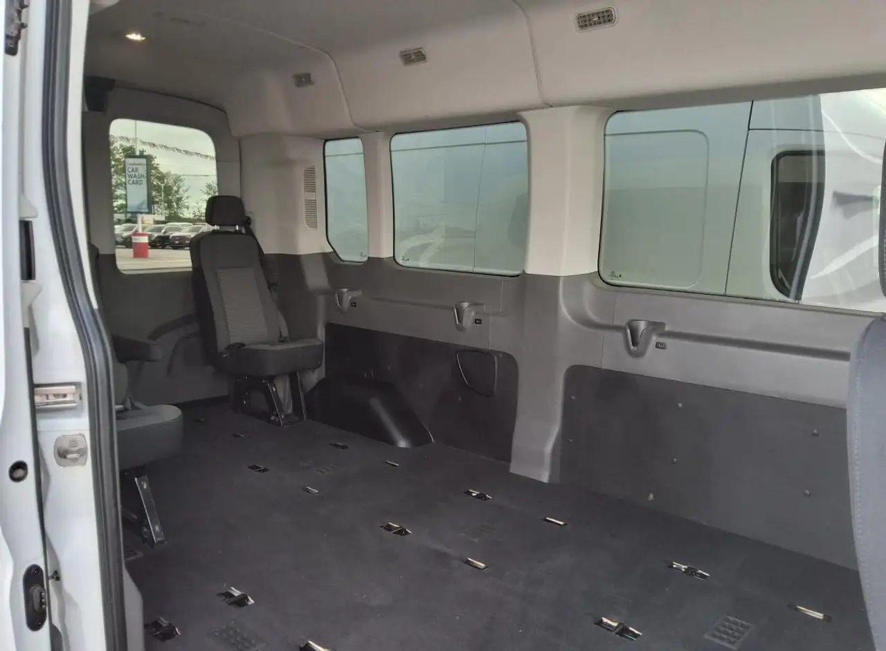 Ford Transit Passenger Wagon снимка Ford Transit Passenger Wagon