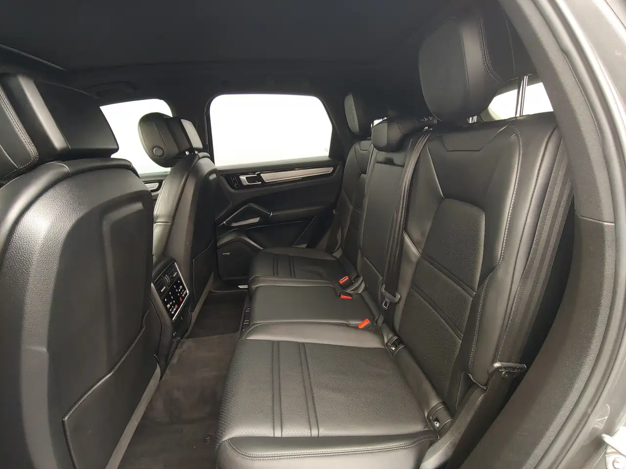 Porsche Cayenne снимка Porsche Cayenne
