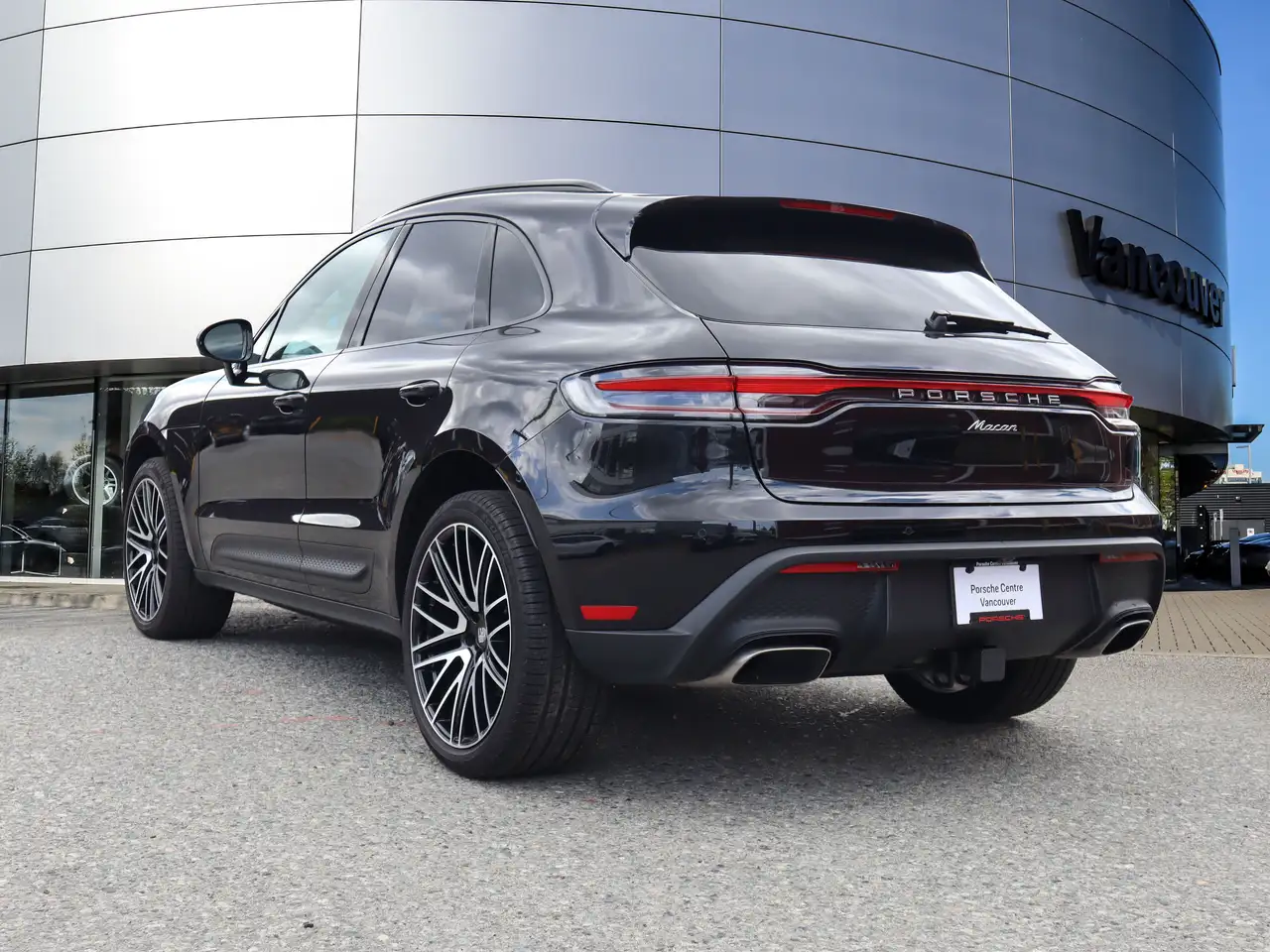 Porsche Macan photo Porsche Macan